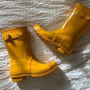 Hunter Yellow Short Gloss Rainboots